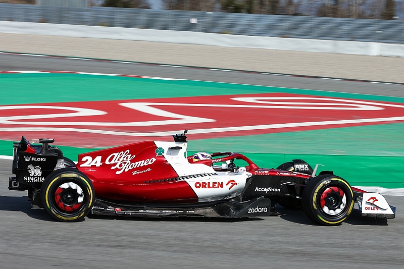 Alfa Romeo C42 #24 'Alfa Romeo F1 Team ORLEN' Bahrain Grand Prix