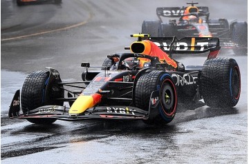 Red Bull Racing RB18 #11 'Oracle Red Bull Racing' Monaco GP 2022 (Sergio Pérez - 1st) w/display case