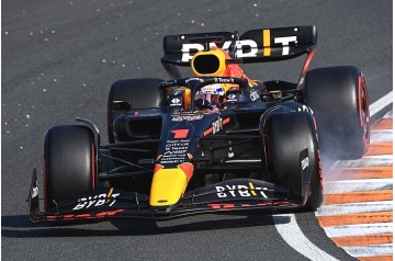 Red Bull Racing RB19 #1 Dutch Grand Prix 2023 (Max Verstappen - 1st) with pit board