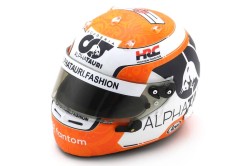 Yuki Tsunoda 2022 race helmet (Scuderia AlphaTauri)