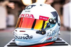 Yuki Tsunoda race helmet 2023 Singapore Grand Prix (Scuderia AlphaTauri)