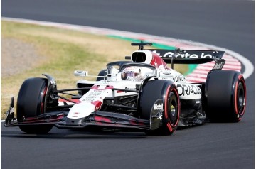 Red Bull Racing RB21 #1 'Oracle Red Bull Racing' Japanese GP 2025 (Max Verstappen - 1st) with pit board